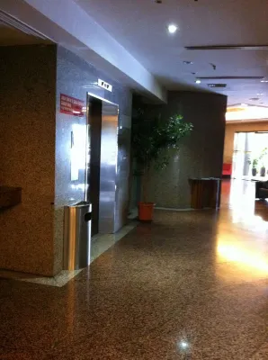 Kingwood Hotel Kuching Espaces publics Photos