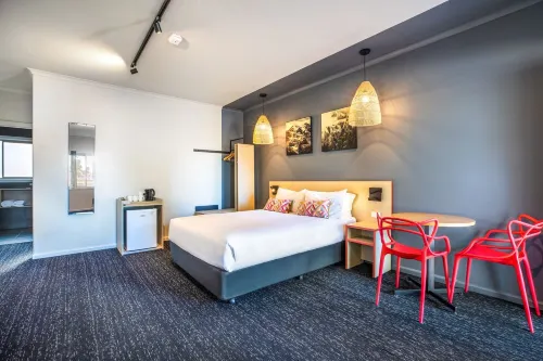 Nightcap at Monash Hotel Rooms Photos