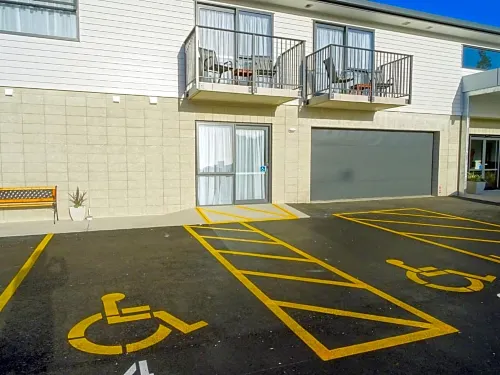 BKs Premier Motel Hamilton Exterior Photos