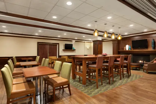 Hampton Inn Long Island-Brookhaven Restauration Photos