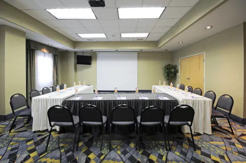 Holiday Inn Express & Suites Toluca Zona Aeropuerto Business Photos