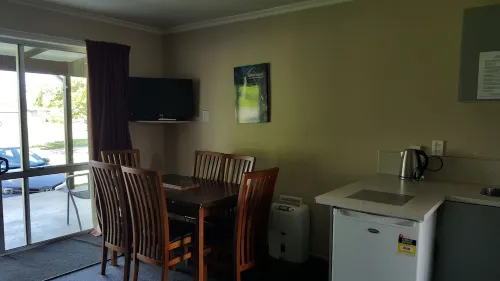 High Country Motel & Backpackers Rooms Photos