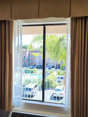Cortona Inn and Suites Anaheim Resort Circondario Photos