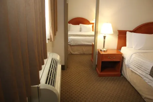 Ramada by Wyndham Edmonton South Photos