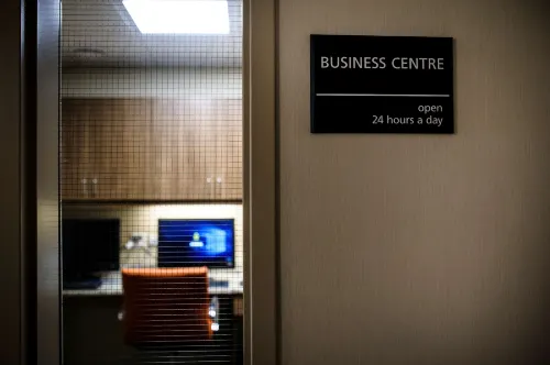 Hampton Inn & Suites by Hilton Truro Business Facilities Photos