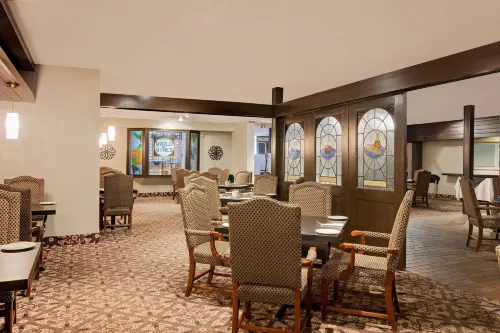 Ramada by Wyndham Pinewood Park Resort North Bay Restauration Photos