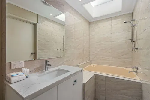 Knox International Hotel and Apartments Photos