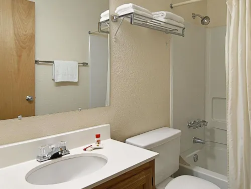 Super 8 by Wyndham Gallup Photos