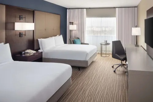 DoubleTree by Hilton Hotel Newark Airport Rooms Photos