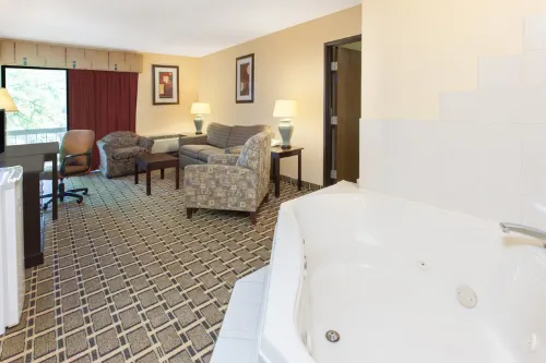 Days Inn & Suites by Wyndham Madison Heights MI Photos