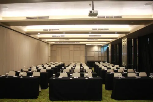 Sparks Life Jakarta, ARTOTEL Curated Fasilitas Bisnis Photos