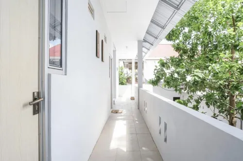 RedDoorz Near Sam Ratulangi Airport Manado Espaces publics Photos