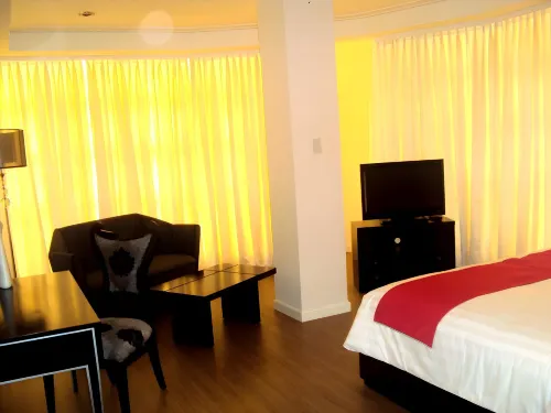 Queen Margarette Hotel - Downtown Rooms Photos