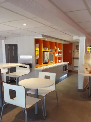 Première Classe Espaces publics Photos