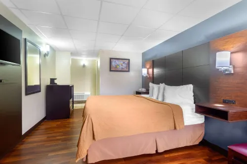 Econo Lodge Inn & Suites Gatlinburg at the Convention Center Rooms Photos