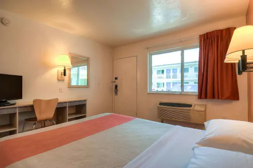 Motel 6 Westminster, CA - South - Long Beach Area Photos