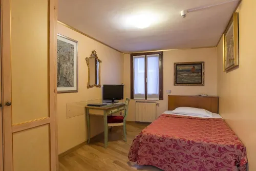 Hotel La Fenice et des Artistes Rooms Photos