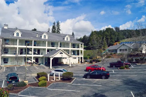 Quality Inn Yosemite Valley Gateway Exterior Photos