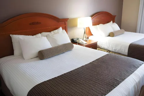 Ramada by Wyndham Campbell River Rooms Photos