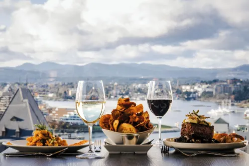 Chateau Victoria Hotel & Suites Dining Photos
