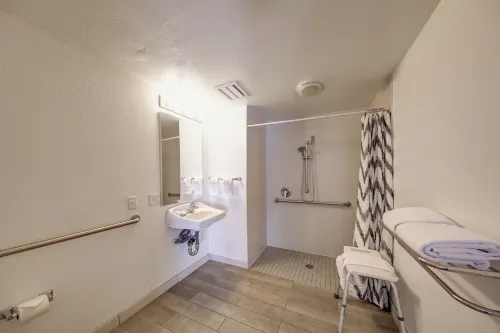 Inn at Venice Beach Rooms Photos