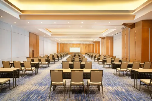 Four Points by Sheraton Surabaya, Tunjungan Plaza Business Facilities Photos