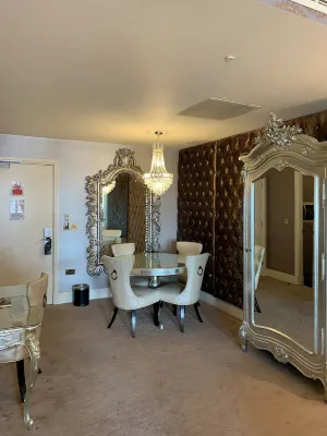 30 James Street Camere Photos