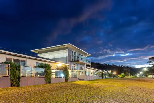 Beachfront Bicheno Featured Photos