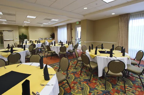 Hilton Garden Inn Oxnard/Camarillo Dining Photos