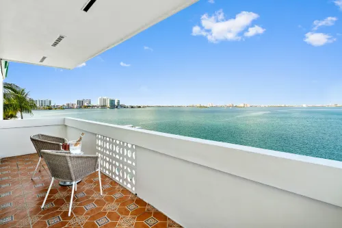 Palm Tree Club Miami Hotel Rooms Photos