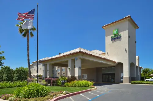 Holiday Inn Express Madera-Yosemite PK Area Exterior Photos