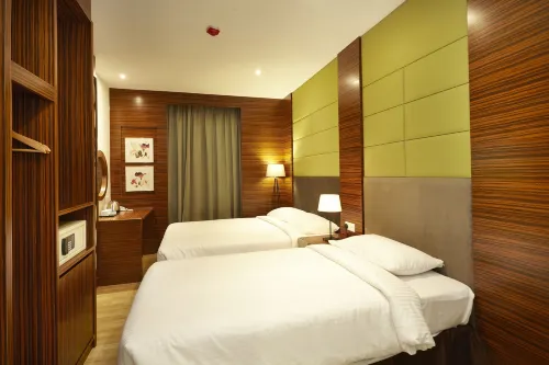 Hotel Six Seasons @ Mid Valley Kamar Photos
