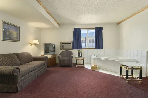 Super 8 by Wyndham Medicine Hat AB Photos