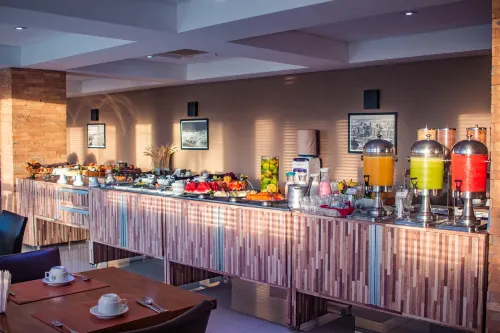 Real Classic Hotel Ruokailu Photos