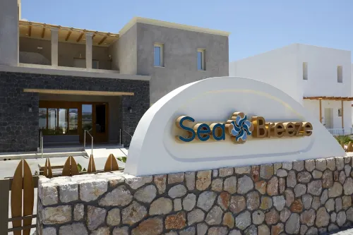 Sea Breeze Santorini Beach Resort, Curio Collection by Hilton Extérieur Photos