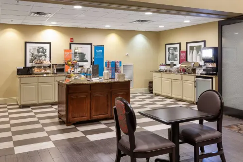 Hampton Inn & Suites Baton Rouge - I-10 East Restauration Photos