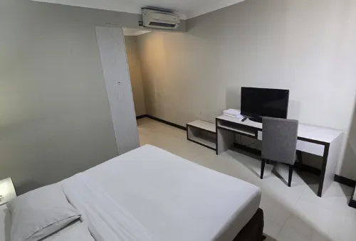N3 Zainul Arifin Hotel Zimmer Photos