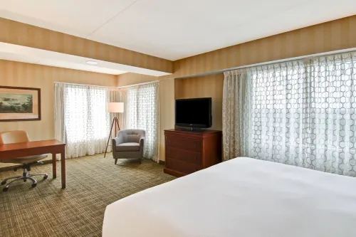 DoubleTree Fallsview Resort & Spa by Hilton - Niagara Falls Photos