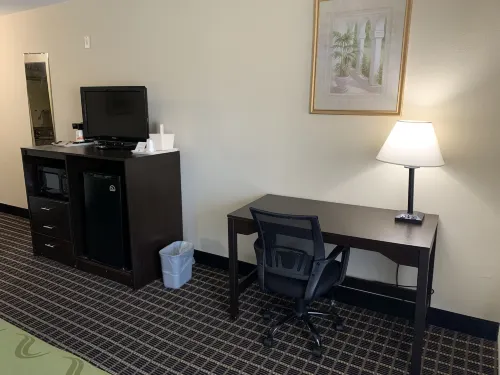 Quality Inn & Suites Pensacola Bayview Rooms Photos