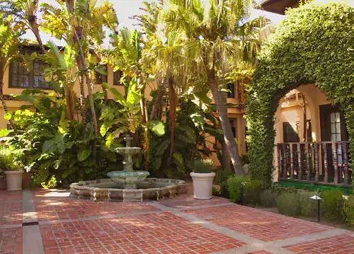 Historic Santa Maria Inn Exterior Photos