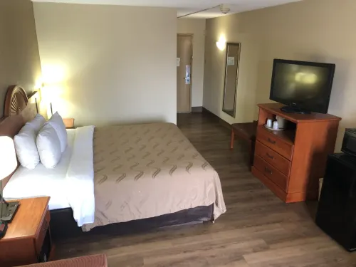 Quality Inn Near Joint Base Andrews-Washington Area Kamar Photos