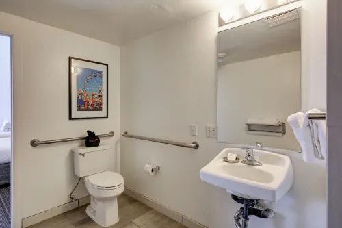 Inn at Venice Beach Rooms Photos