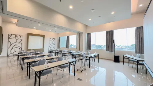 POP! Hotel Kelapa Gading Jakarta Fasilitas Bisnis Photos