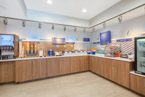 Holiday Inn Express & Suites Bishop Dining Photos