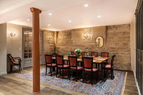 Hotel Ducs de Bourgogne Business Photos