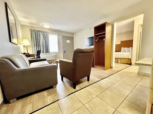 Days Inn & Suites by Wyndham Arlington Near Six Flags Chambres Photos