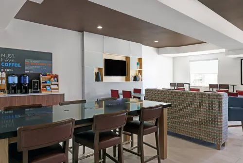 Holiday Inn Express & Suites Newport Business Facilities Photos
