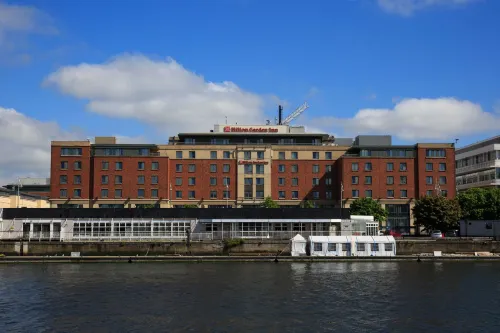 Hilton Garden Inn Dublin City Centre Exterior Photos