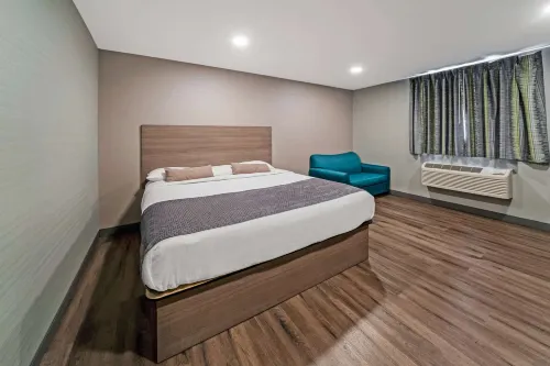 Americas Best Value Inn Foxboro Zimmer Photos