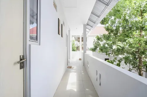 RedDoorz Near Sam Ratulangi Airport Manado Espaces publics Photos
